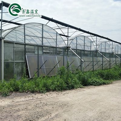 Verbeteren van de aardappel oogst Grote plastic buizen Meervoudige landbouwkasten
